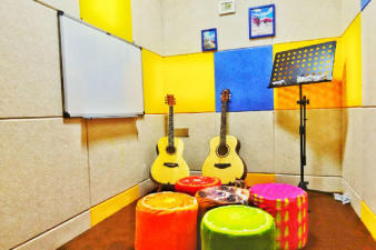 九龙坡综合艺术培训 声乐、吉他、架子鼓与钢琴课程全解析