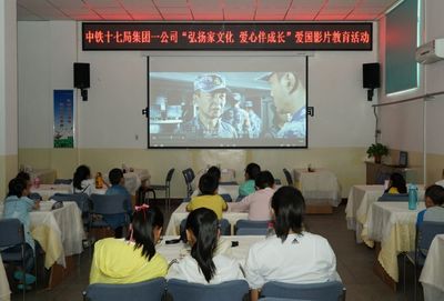 铁建儿女的欢乐暑假 在探索与陪伴中成长